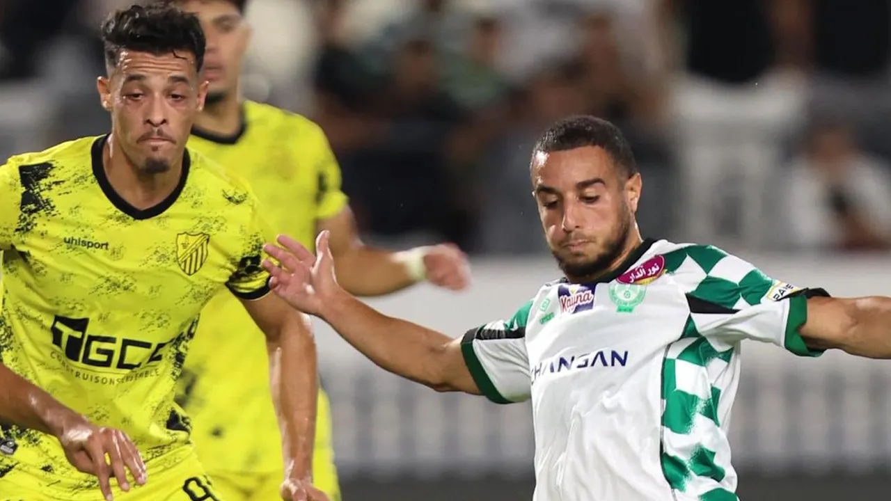 تعاقد مثير.. الرجاء يضم لاعبًا مغربيًا دوليًا إلى صفوفه